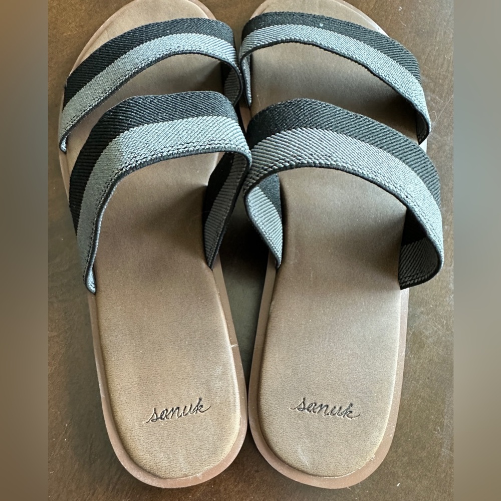 Sanuk "Gora" Yoga Ladies Black Sandals, Size 9, Black Gray, Like New - Picture 2 of 3
